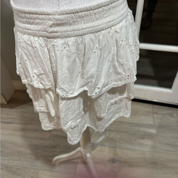 Hollister White Floral Mini Skirt - Picture 2 of 7